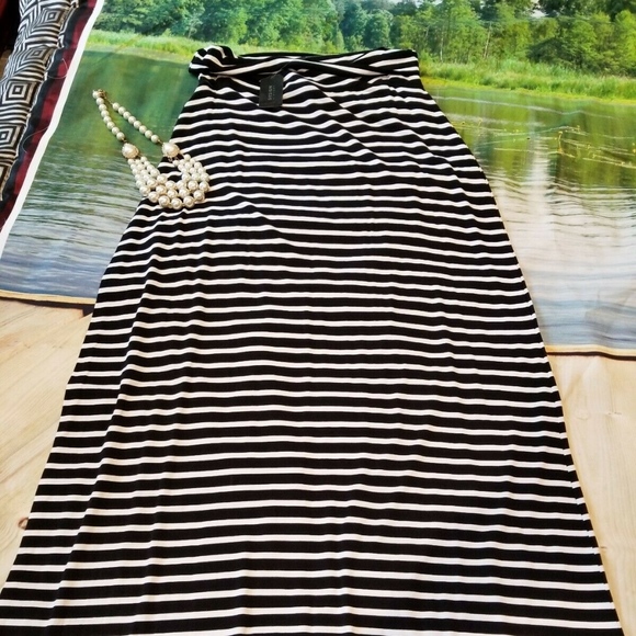 Design History Dresses & Skirts - Design History L Black/Pearl Maxi Skirt Long!